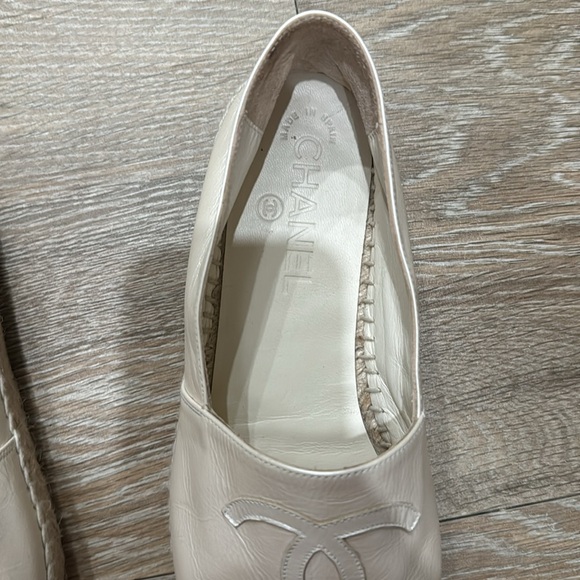 Chanel NEVER wore lambskin espadrilles. - Picture 4 of 4